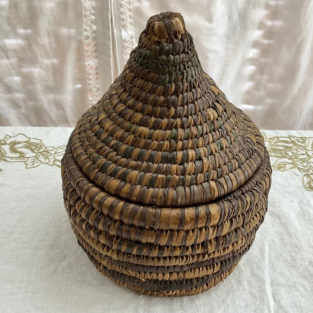 Vintage Handwoven Coiled Sweetgrass Basket Conical Lid 9